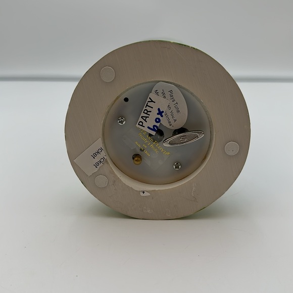 Fitz and Floyd Frosty's Frolic Musical Snowglobe - Picture 6 of 17